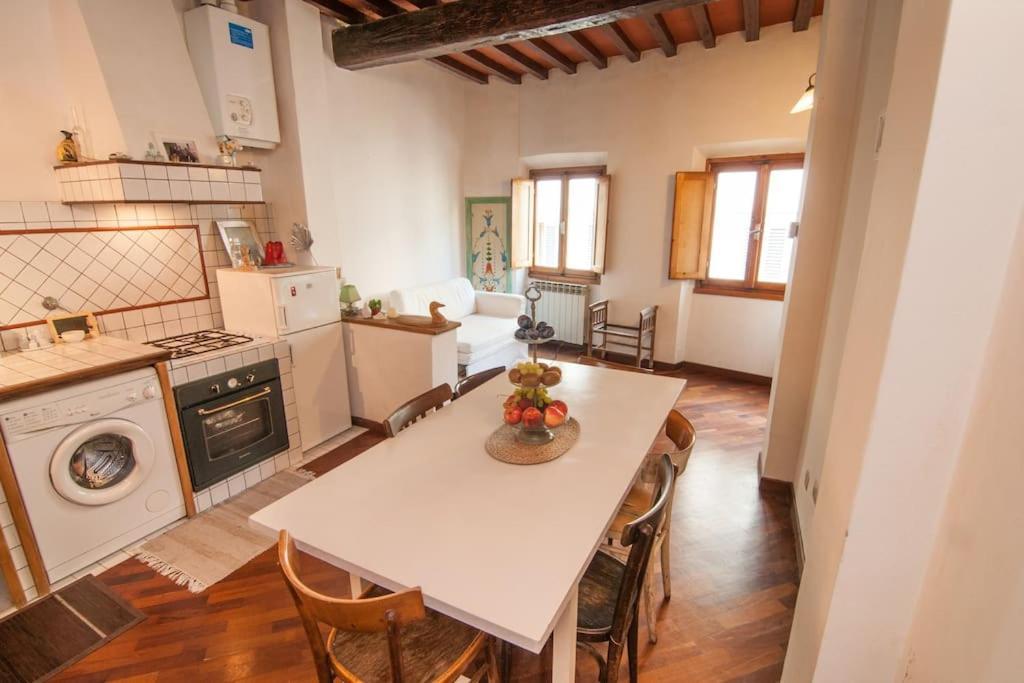 Romantic Apt In San Frediano Florence Exterior photo